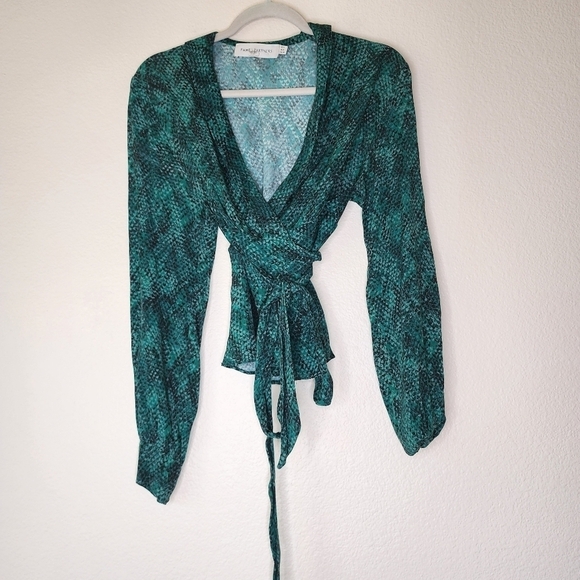 Fame and Partners Green Eyre Blouse 4 - Picture 2 of 7